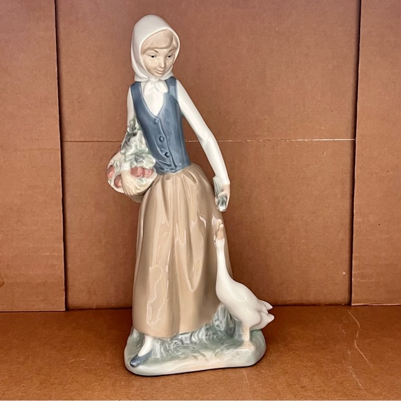 Vintage Lladro NAO 1977 Porcelain Figurine “Girl With Goose” Hand Made In Spain - Picture 1 of 7